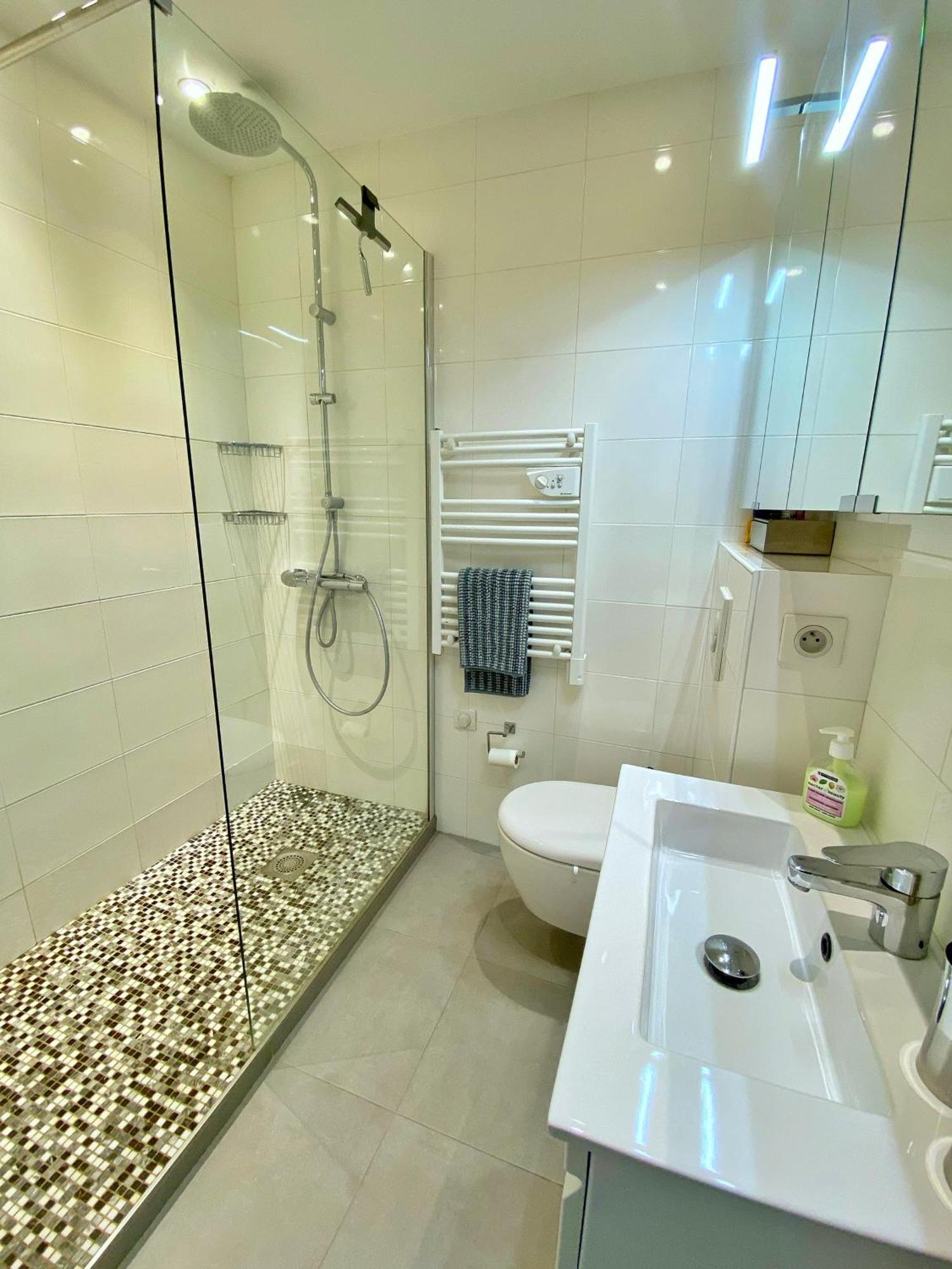 דירות מנטון Sea View Studio, Huge Terrace On The 4Th Floor מראה חיצוני תמונה