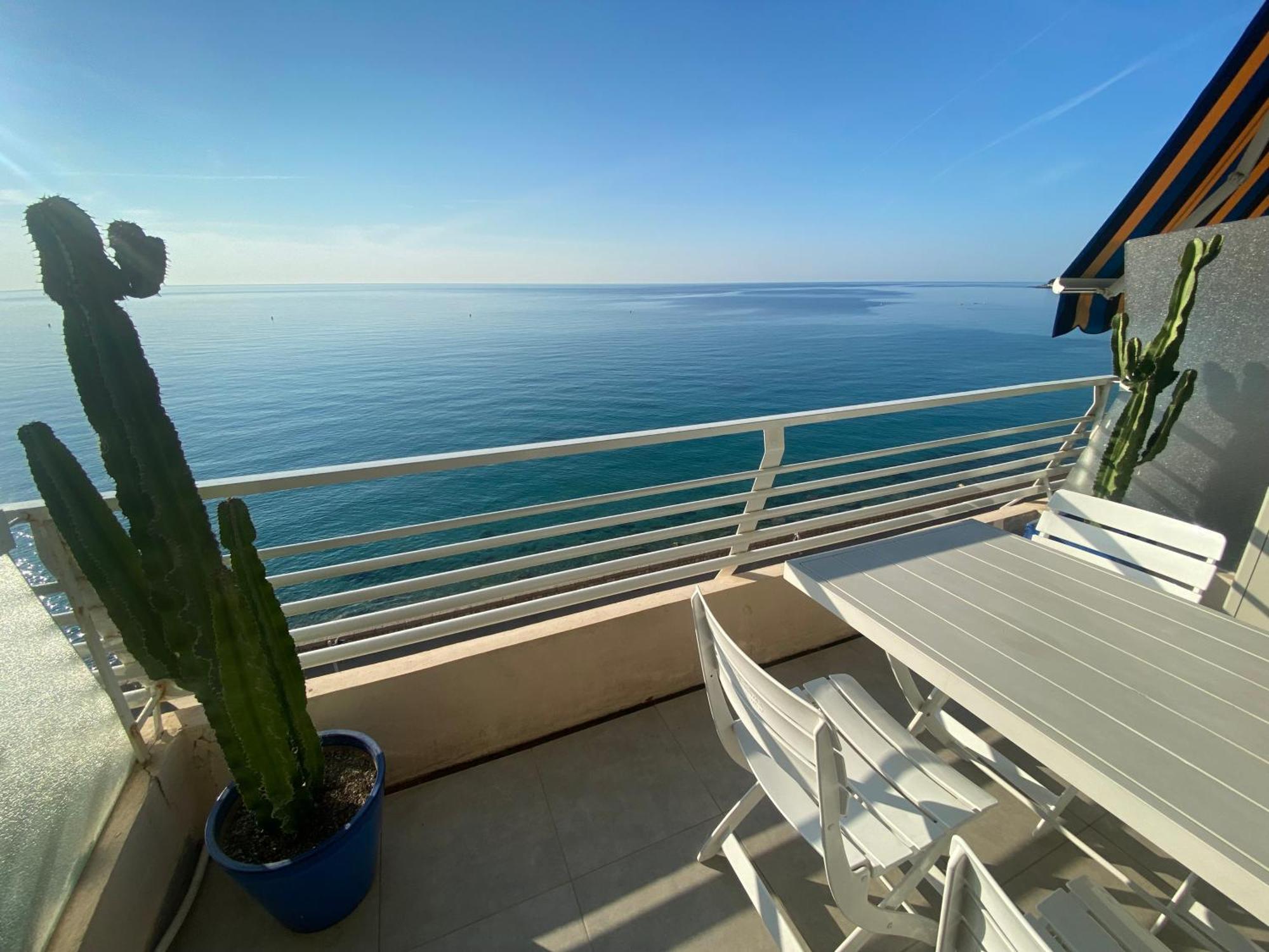 דירות מנטון Sea View Studio, Huge Terrace On The 4Th Floor מראה חיצוני תמונה